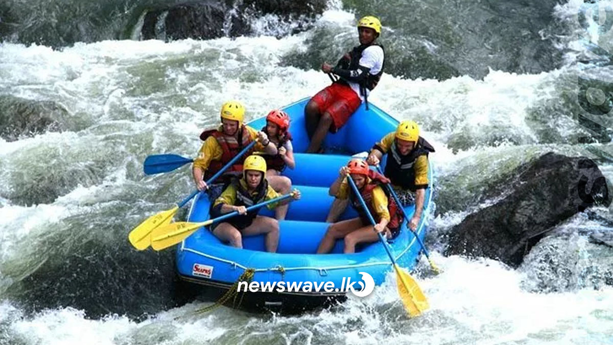 White water rafting. Китулгала рафтинг. Рафтинг на белой воде. Рафтинг сообщение. Рафтинг сообщение кратко.